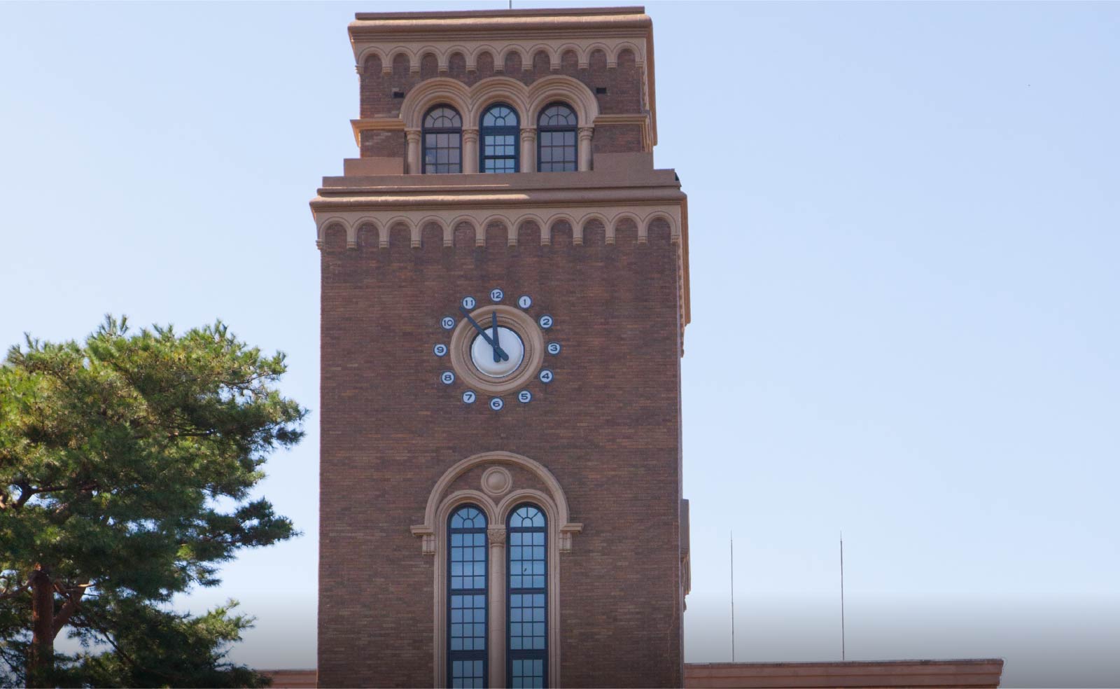 一橋大学